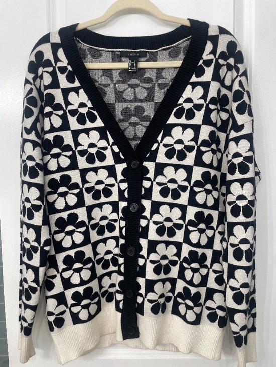 Forever 21 Sweaters - Forever 21 - Cardigan with Black and White flowers design, size Small